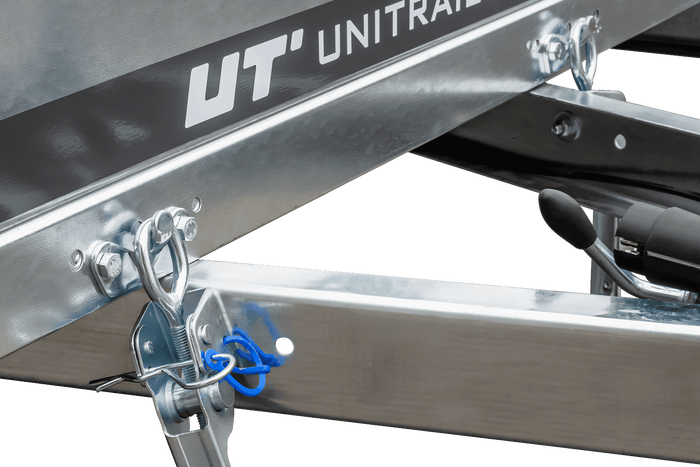 PKW-Anhänger 264×150 UNITRAILER GARDEN 265 KIPP mit zusätzlichen Bordwänden, H-0-Rahmen und grauer Plane-Neu